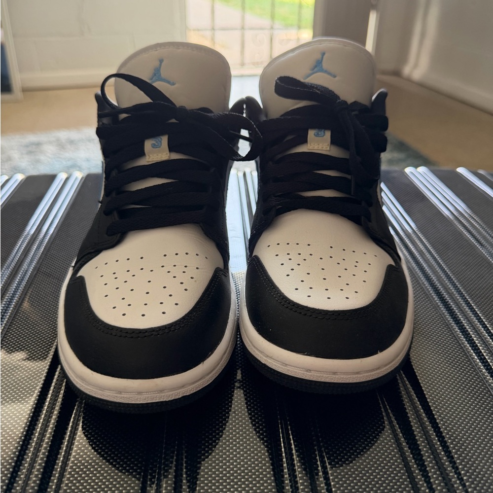 Jordan Low-Top Sneakers in White, Black & Light Blue - Picture 5 of 5